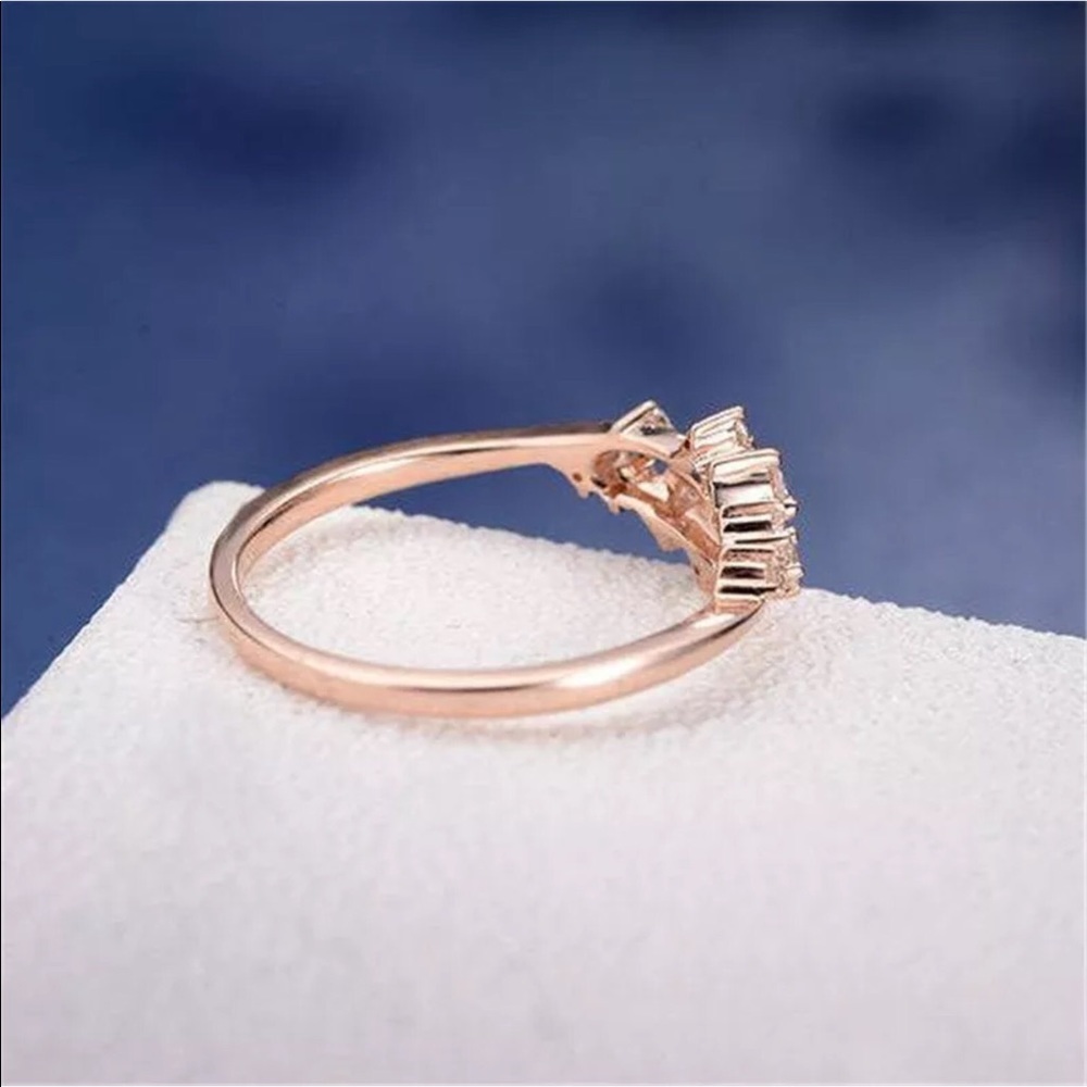 Silver toned or Rose gold and white sapphire ring - Picture 5 of 8